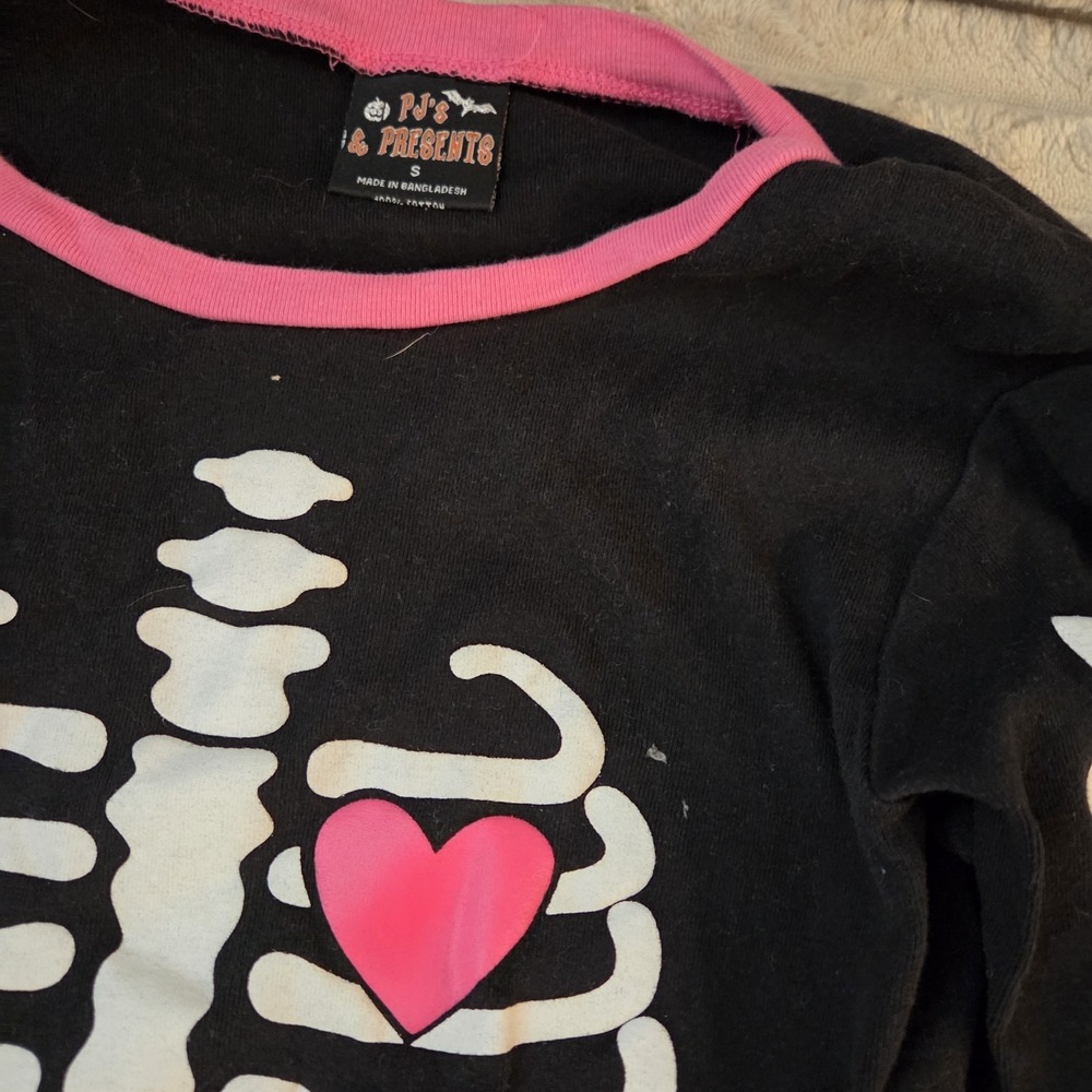 PJs & Presents Skeleton Pajamas S Halloween Girls Glow In The Dark Pink Heart - Picture 3 of 11